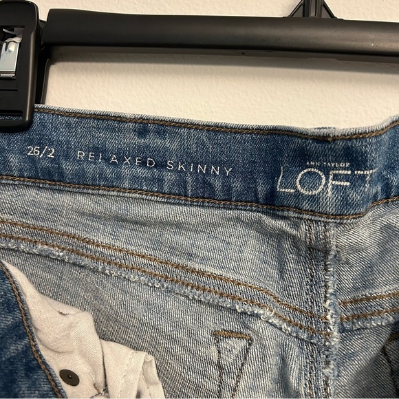 Ann Taylor LOFT Relaxed Skinny Jeans Size 26/2 - Picture 4 of 5